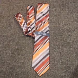 NWT men’s Kenneth Cole Reaction tie